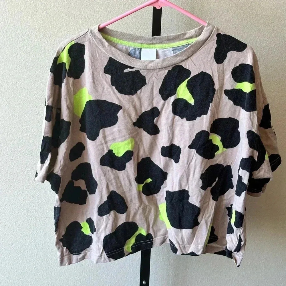 Secret treasures size large leopard shirt